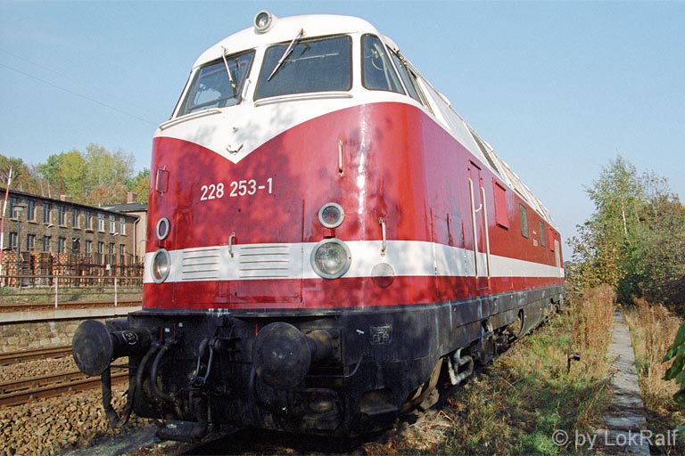 228 253