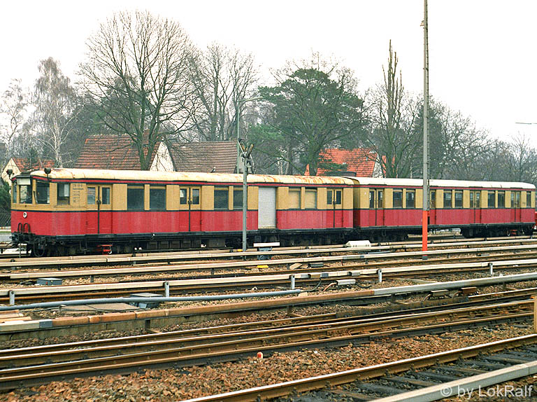 278 111